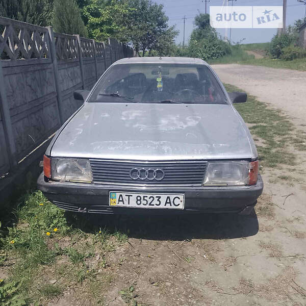 Седан Audi 100 1984 в Бурштыне