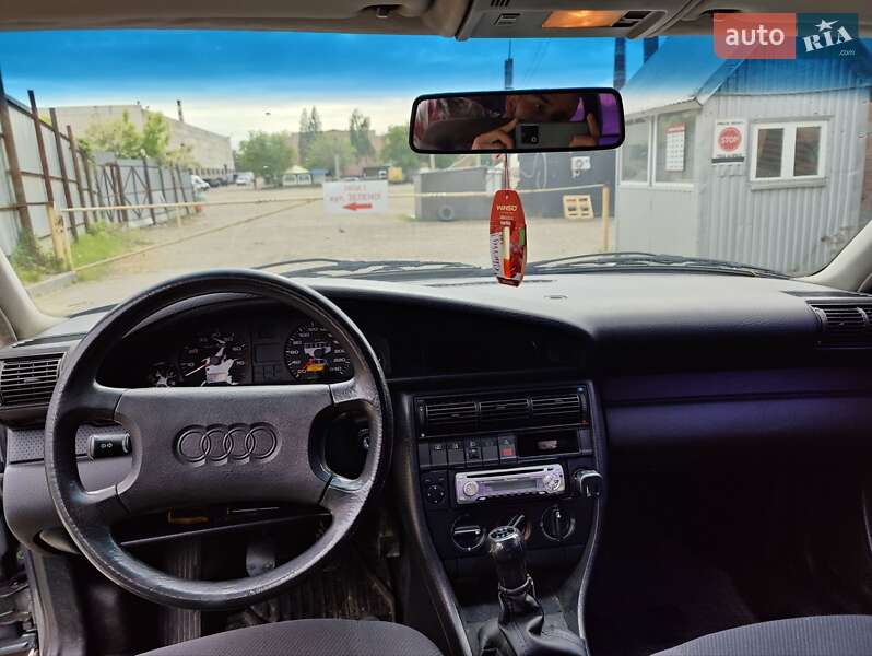 Седан Audi 100 1992 в Чернівцях