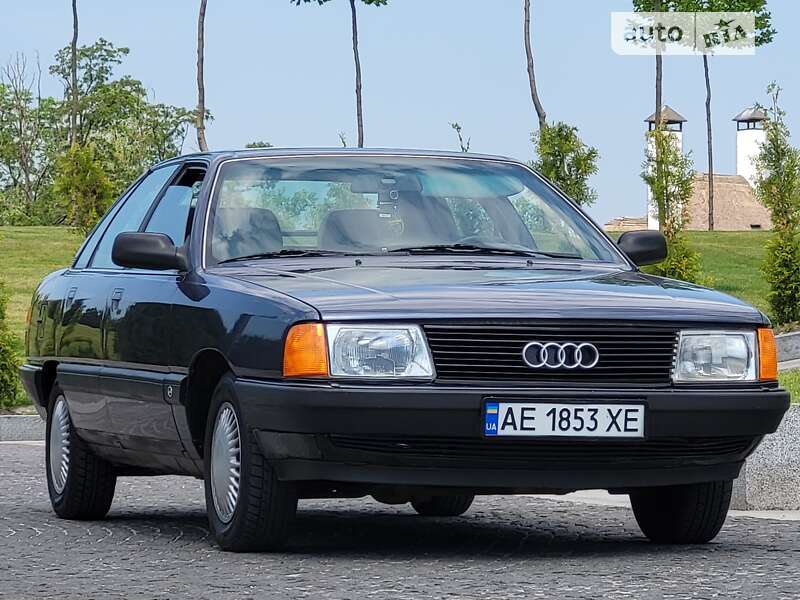 Седан Audi 100 1988 в Дніпрі