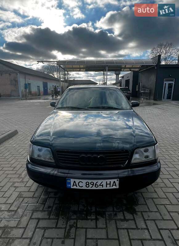 Седан Audi 100 1994 в Любешове