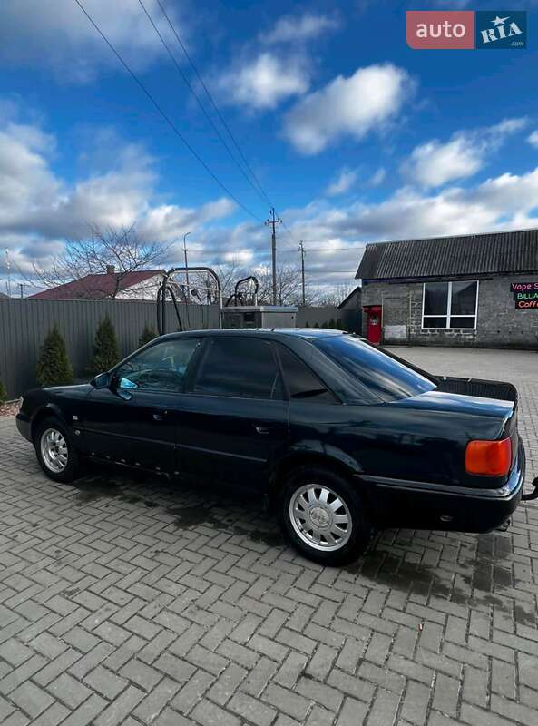 Седан Audi 100 1994 в Любешове