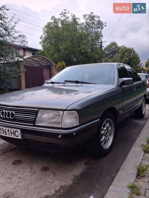 Седан Audi 100 1989 в Вишневом