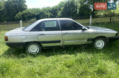 Седан Audi 100 1988 в Сторожинце