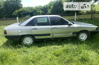 Седан Audi 100 1988 в Сторожинце