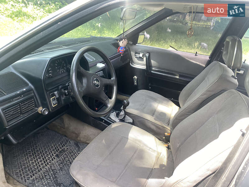 Седан Audi 100 1988 в Сторожинце