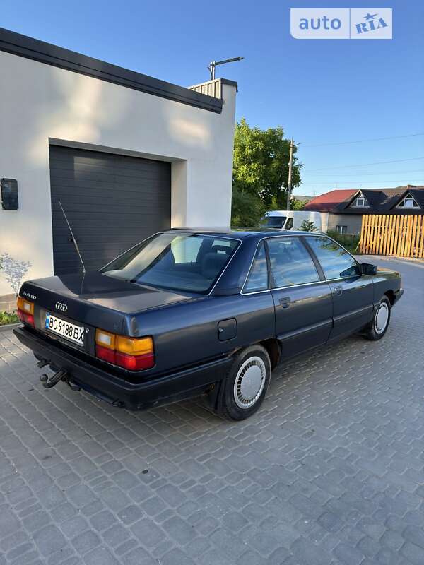 Седан Audi 100 1990 в Чорткове