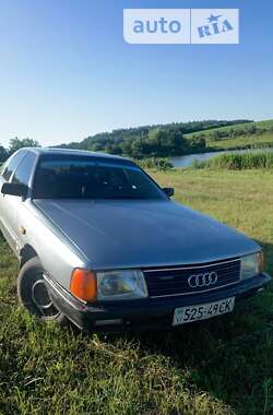 Седан Audi 100 1984 в Шумске