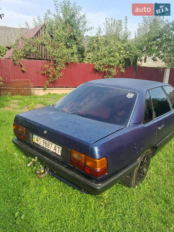 Седан Audi 100 1986 в Перечине