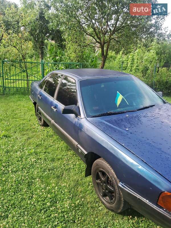 Седан Audi 100 1986 в Перечине