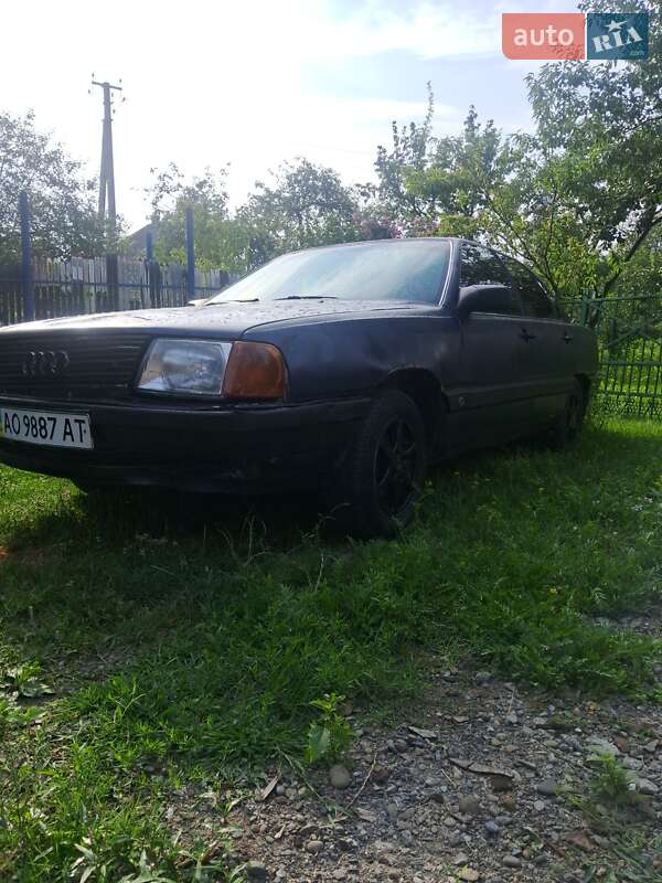 Седан Audi 100 1986 в Перечині