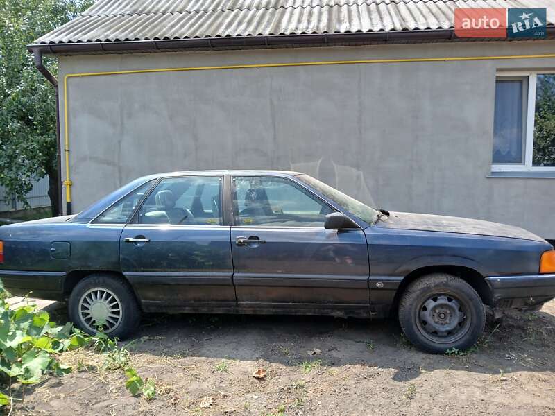 Седан Audi 100 1988 в Корсуне-Шевченковском