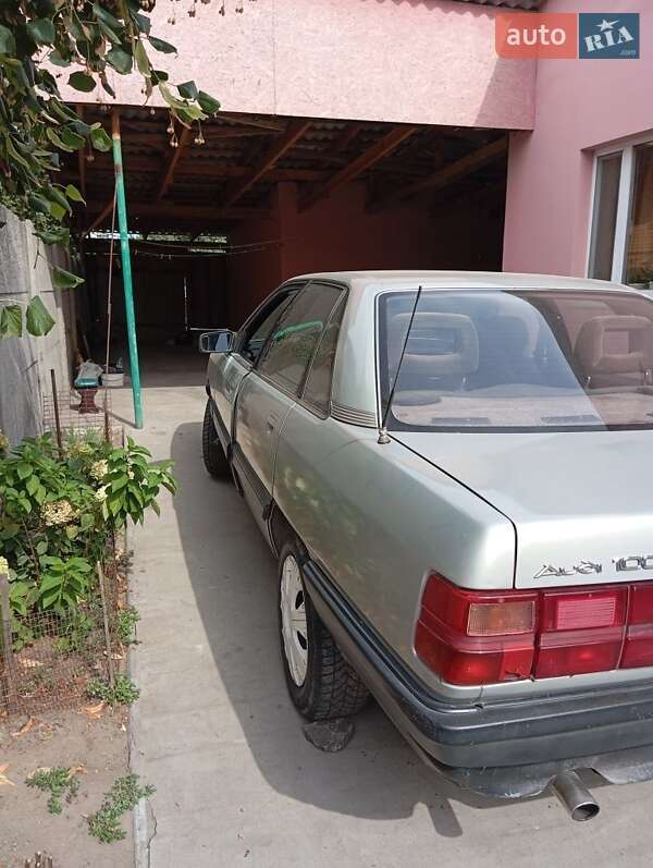 Седан Audi 100 1988 в Дніпрі