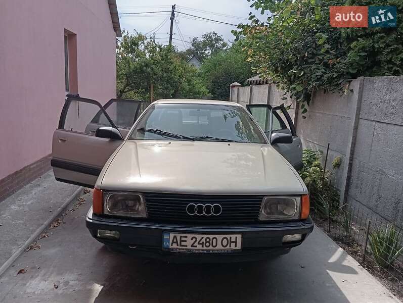 Седан Audi 100 1988 в Дніпрі