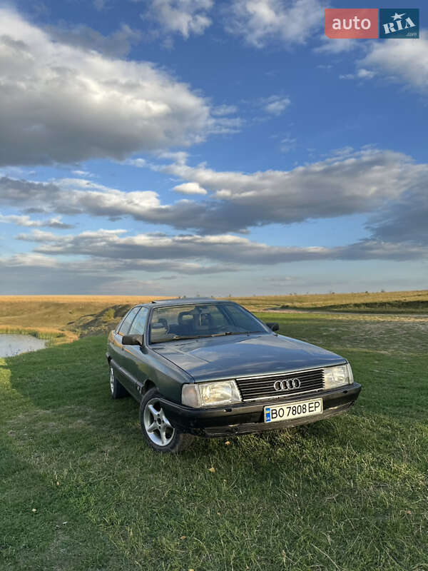 Седан Audi 100 1990 в 