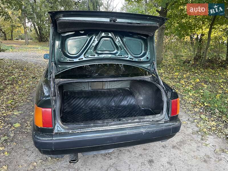 Седан Audi 100 1993 в Луцке