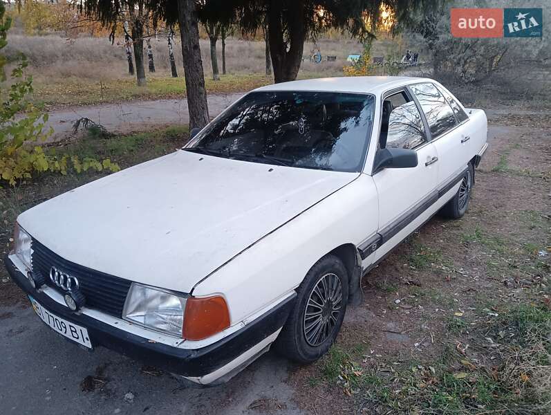 Седан Audi 100 1986 в Светловодске