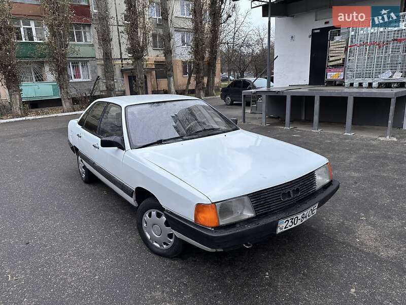 Седан Audi 100 1987 в Одессе