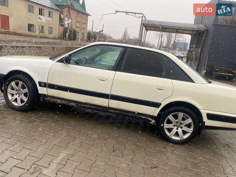 Седан Audi 100 1992 в Кельменцах
