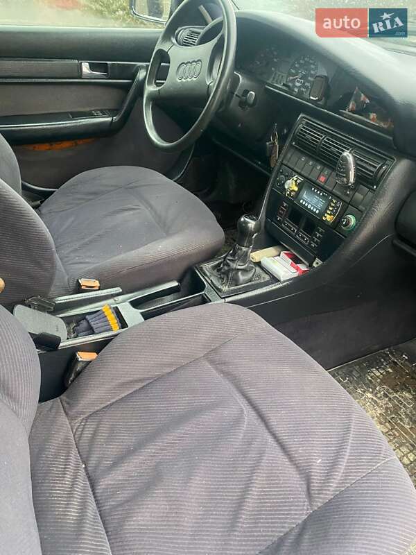 Седан Audi 100 1992 в Кельменцах