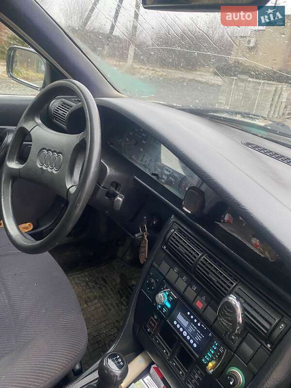 Седан Audi 100 1992 в Кельменцах