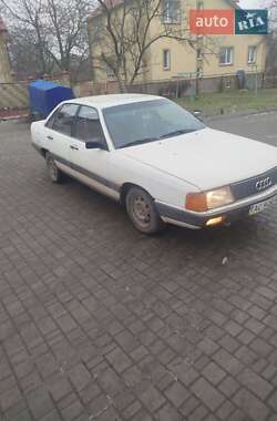 Седан Audi 100 1984 в Луцьку