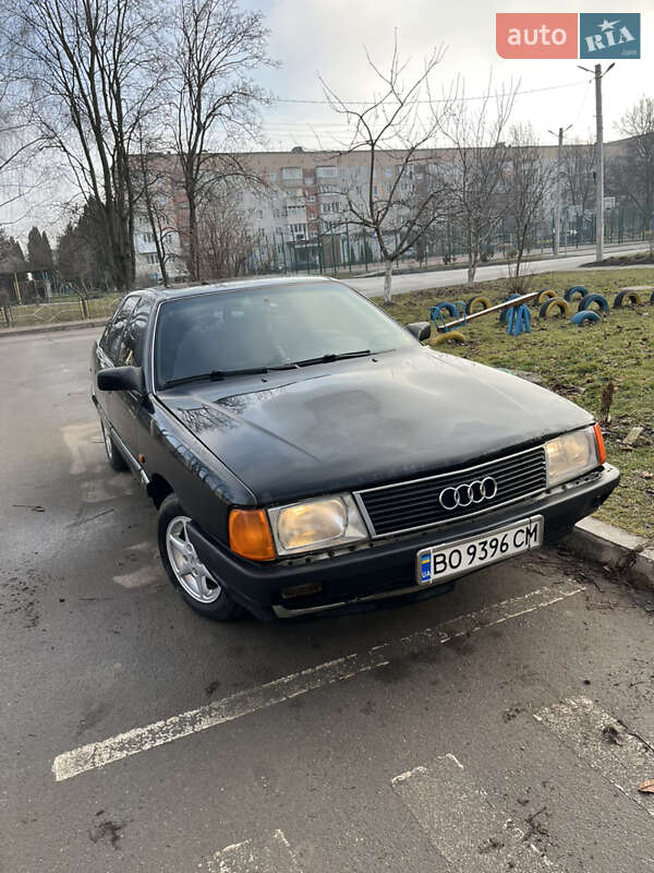 Седан Audi 100 1989 в Чорткові