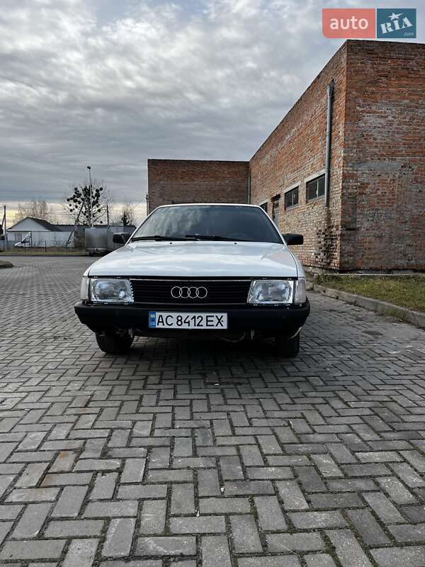 Седан Audi 100 1988 в 