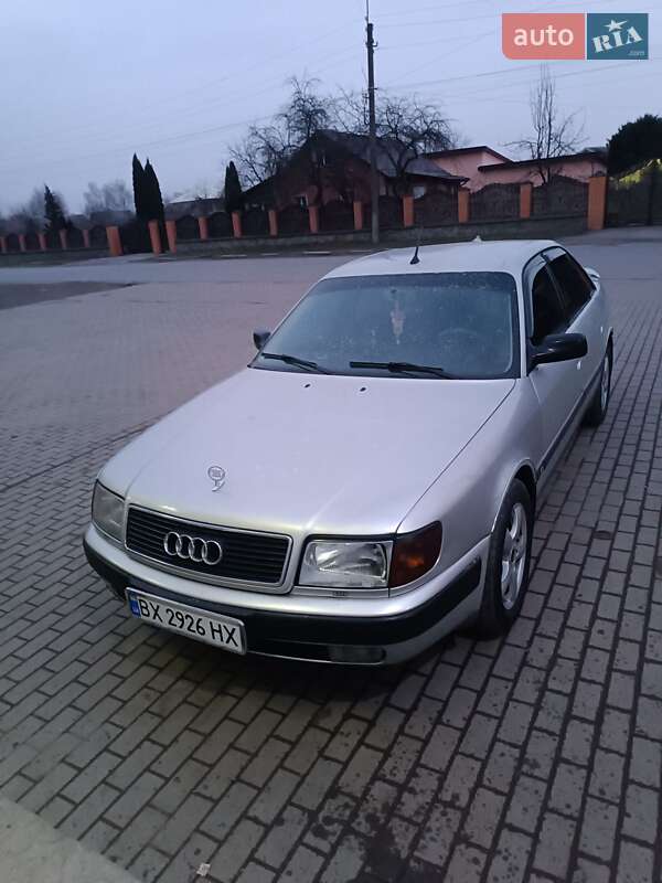 Седан Audi 100 1993 в Полонному