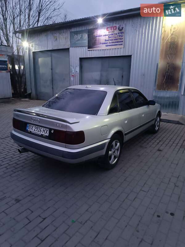 Седан Audi 100 1993 в Полонному