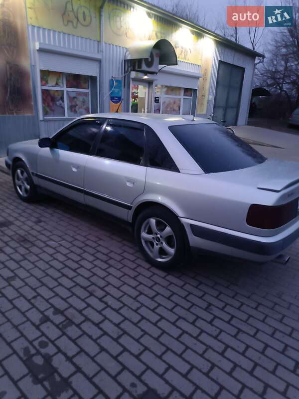 Седан Audi 100 1993 в Полонному