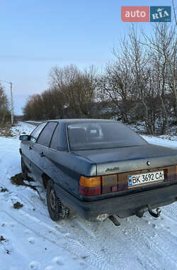 Седан Audi 100 1985 в Рівному