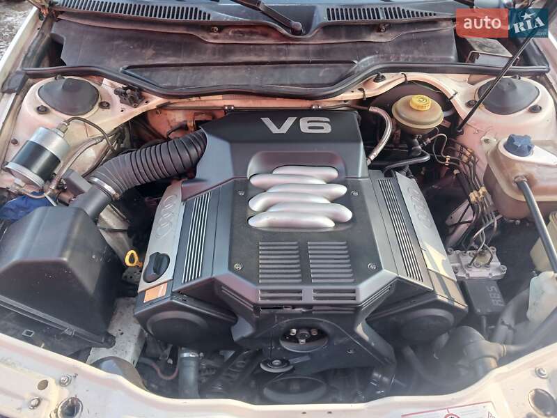 Седан Audi 100 1993 в Обухове
