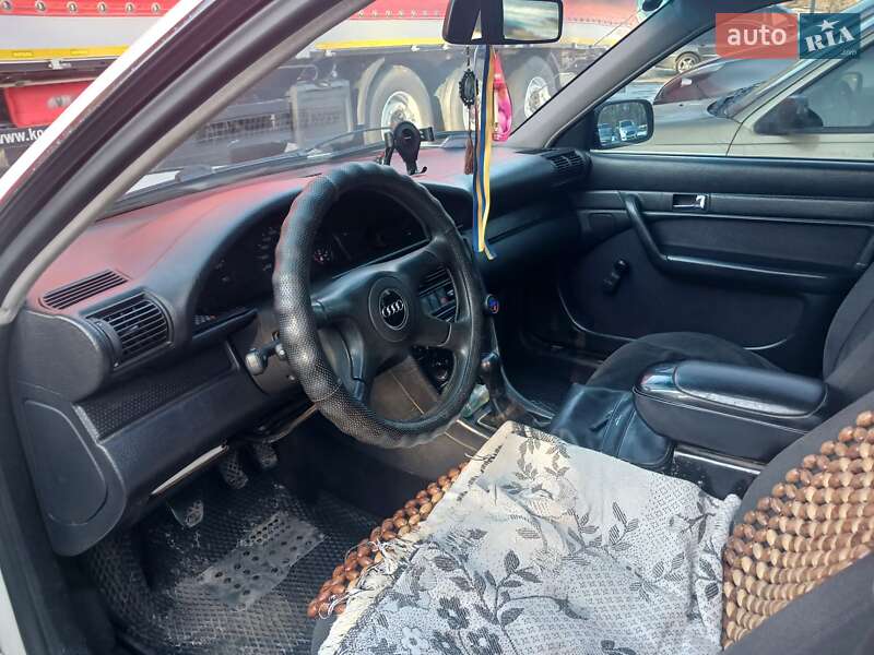 Седан Audi 100 1993 в Обухове