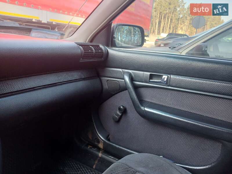 Седан Audi 100 1993 в Обухове