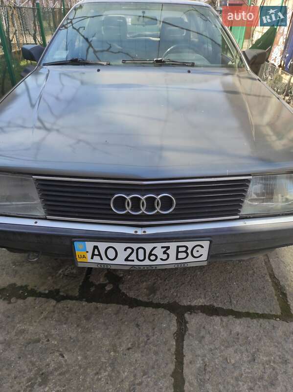 Audi 100 1985 Audi 100 1985