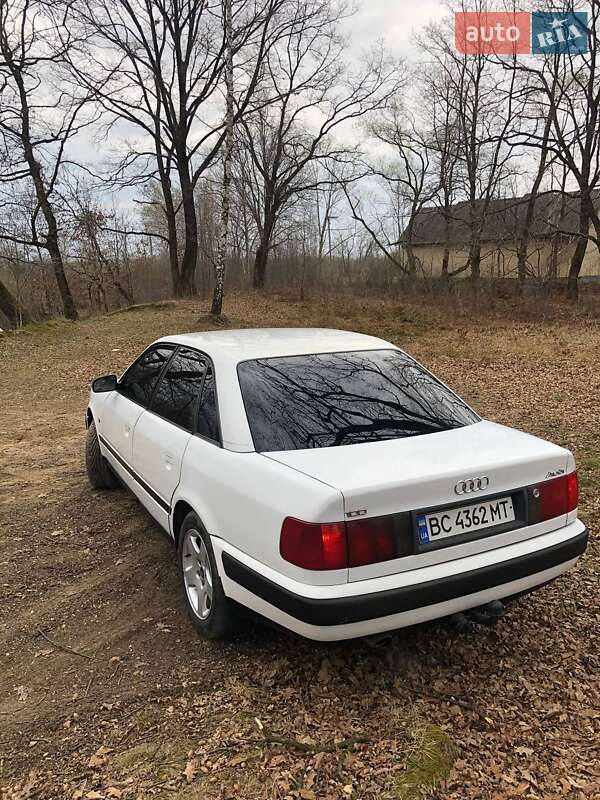 Седан Audi 100 1992 в Долине