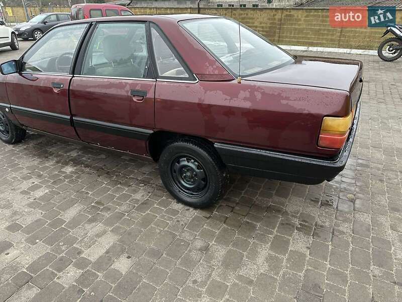 Седан Audi 100 1987 в Луцке