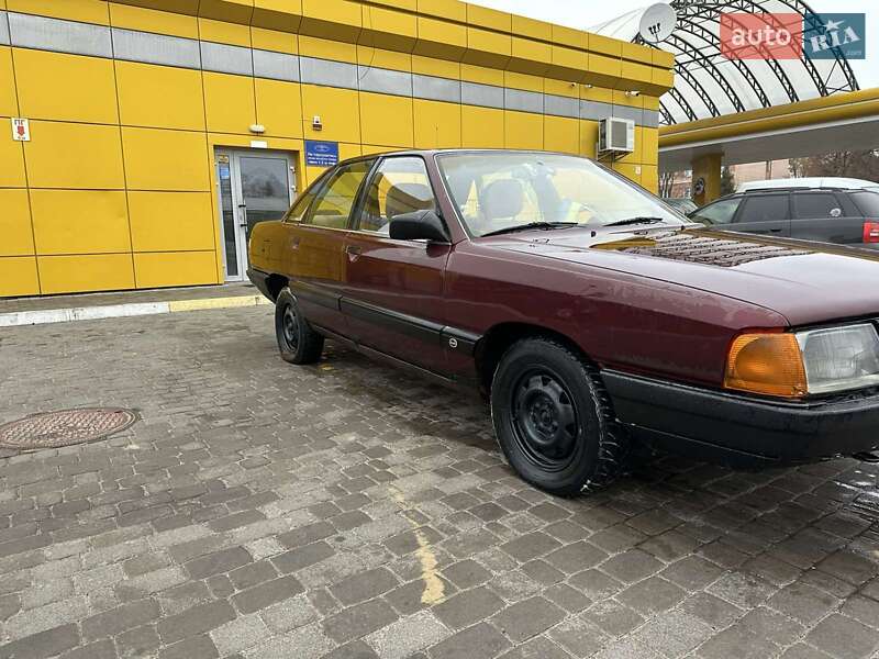 Седан Audi 100 1987 в Луцке