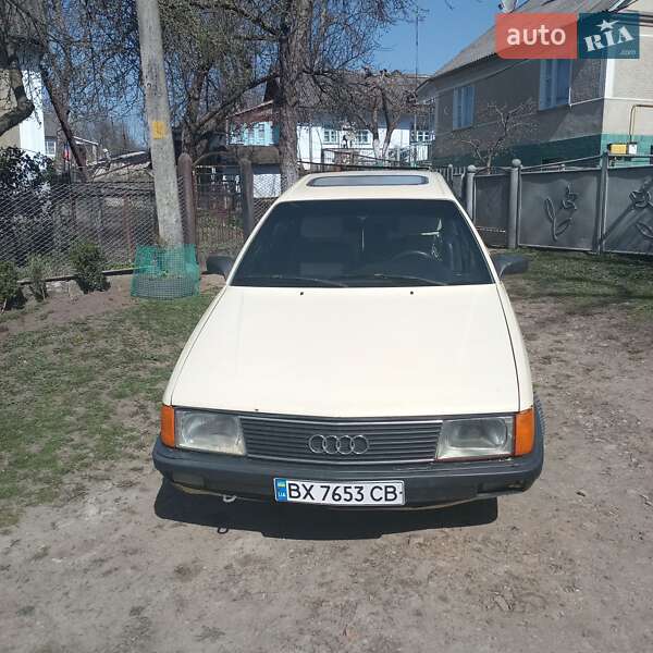 Седан Audi 100 1983 в Новой Ушице