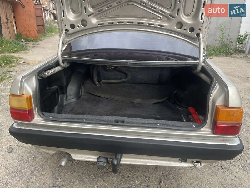 Седан Audi 100 1989 в Ровно