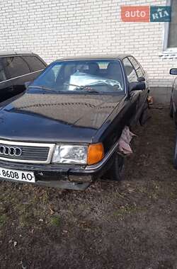 Седан Audi 100 1984 в Шацке