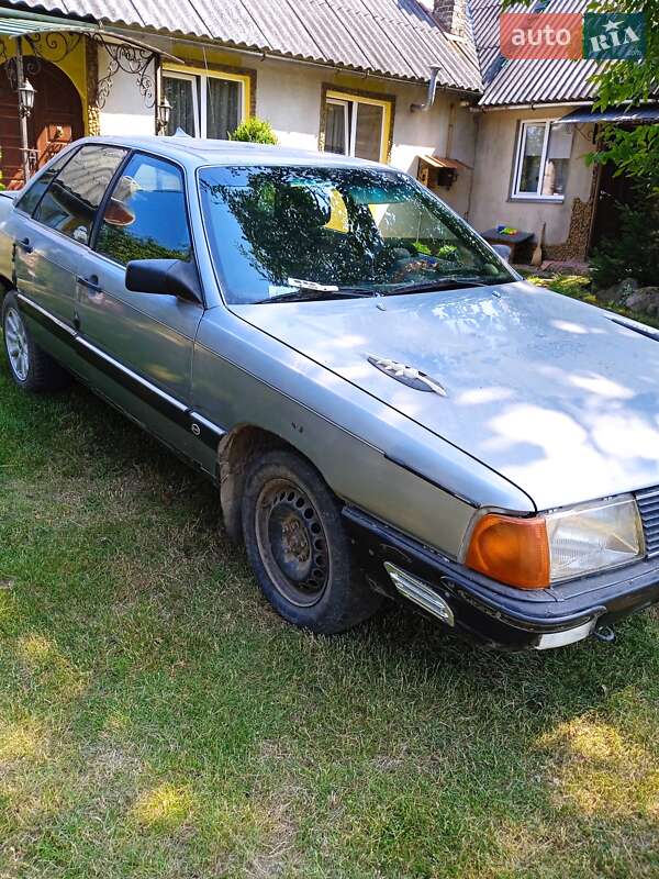 Седан Audi 100 1986 в Яворові