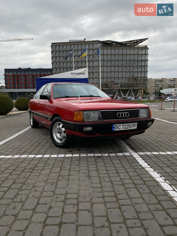 Седан Audi 100 1988 в Львові