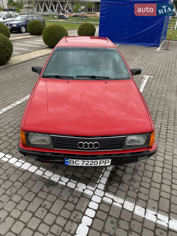Седан Audi 100 1988 в Львові