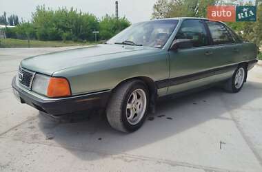 Седан Audi 100 1984 в Кам'янець-Подільському