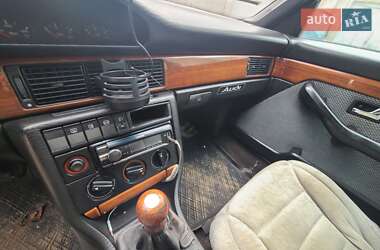 Седан Audi 100 1990 в 