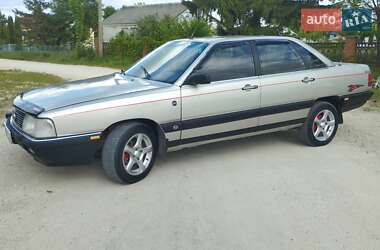 Седан Audi 100 1986 в Кременці