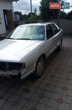 Седан Audi 100 1990 в 