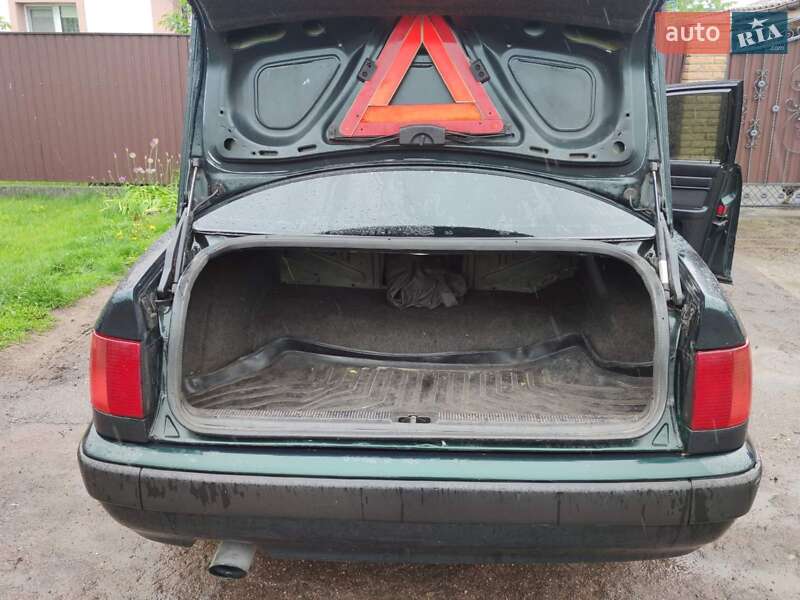 Седан Audi 100 1992 в Яготине
