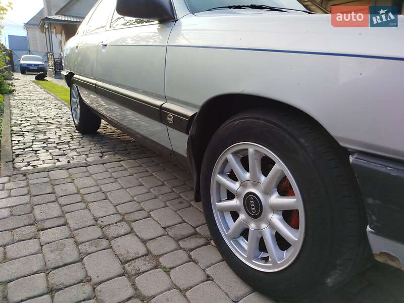 Седан Audi 100 1989 в Мукачево